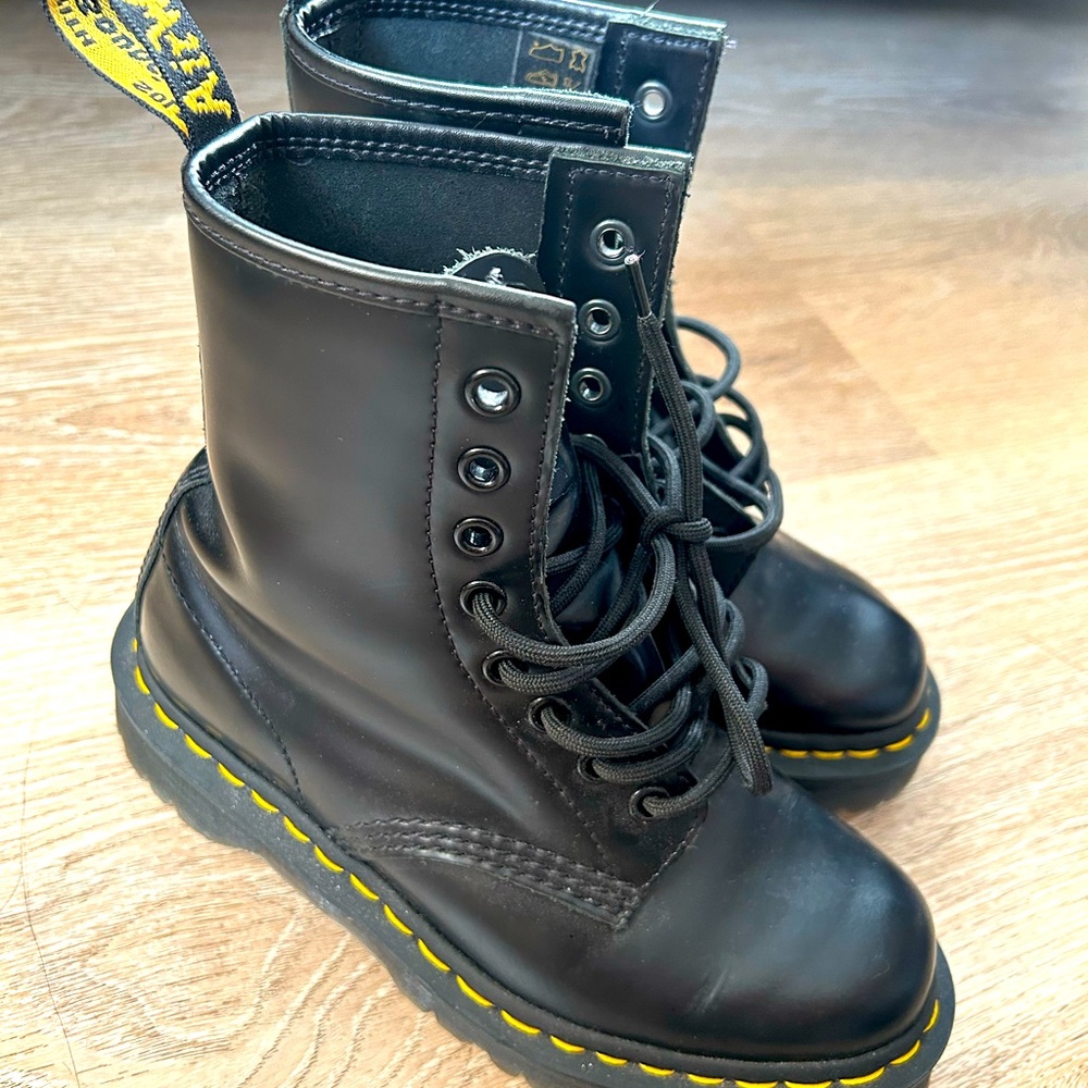 Original Dr Martens Boots. Leather lace up boots. Only used a few times